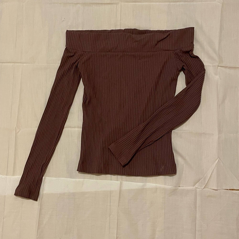 Aritzia Wilfred off shoulder top